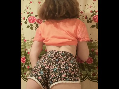 ❤️ سیکسی نوجوان بیب کیمرے پر اپنی شارٹس اتار رہی ہے۔ ❤ سیکس ❌️