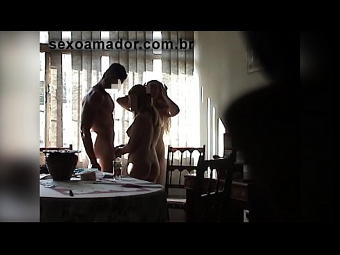 ❤️ جنسی دوست ایک دیو آدمی اور اس کے ساتھ ایک تھریسم کو مدعو کرتے ہیں۔ ❤  سیکس  ❌️